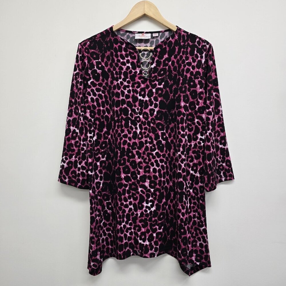 Quacker Factory Animal Print Tunic Blouse Top Size Large Assymetrical Gold Rings